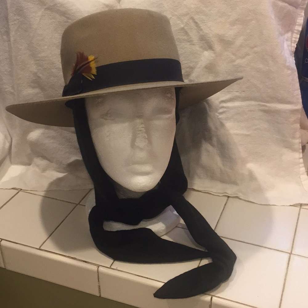 London Fog Made In USA 100% wool hat with feathers
